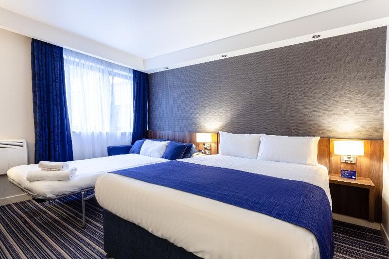 Holiday Inn Express Edinburgh Airport - Main View