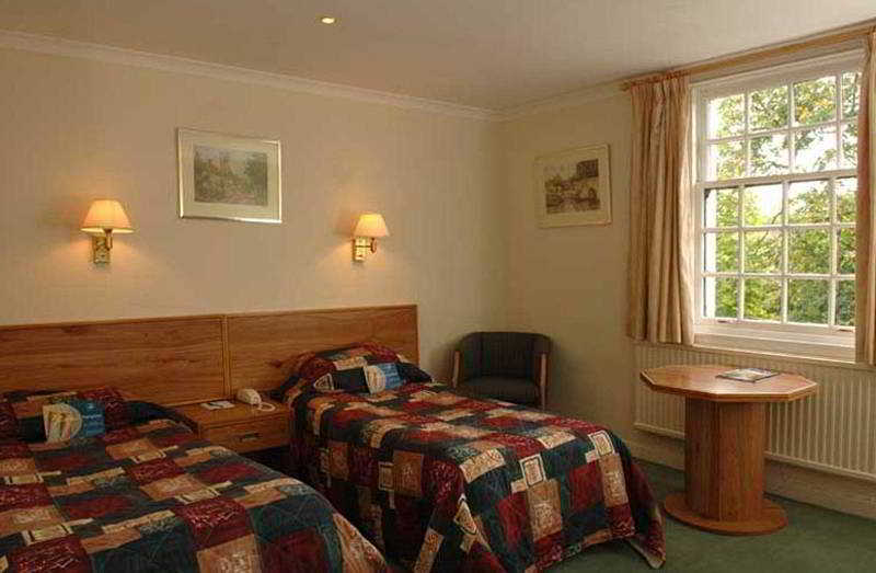 Busby Hotel - Main View