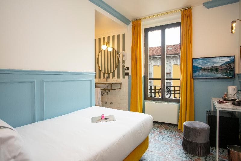 CASUAL ECLETTICO MILANO - Main View