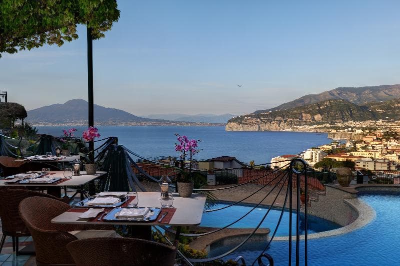 Grand Hotel Capodimonte image 2