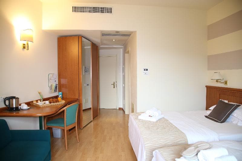 Phi Hotel Emilia image 2