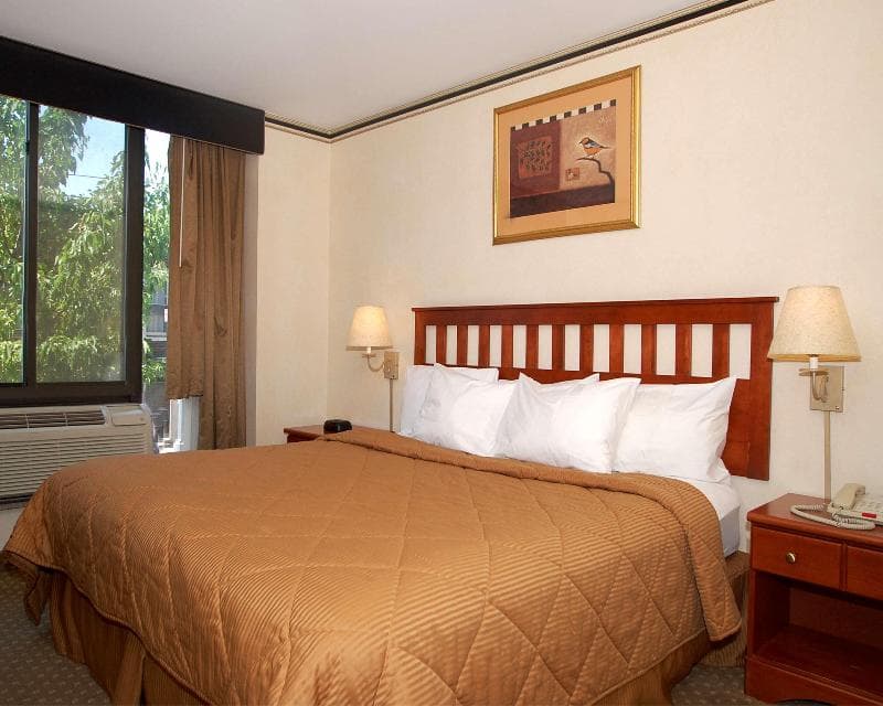Crescent Hotel image 2