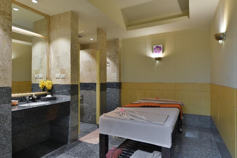 Stay at Miracle Grand Convention Hotel