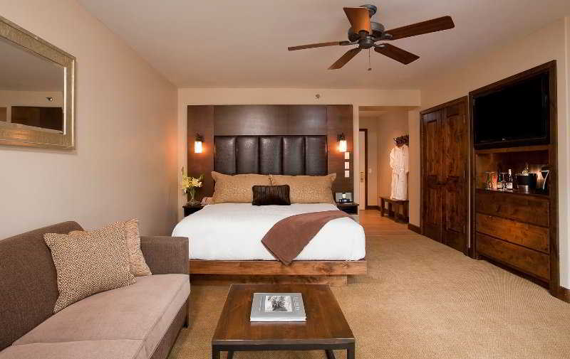 The Peaks Resort and Spa image 1