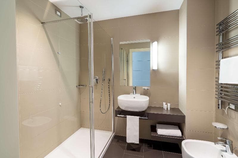 UNA HOTELS Bologna Fiera image 2