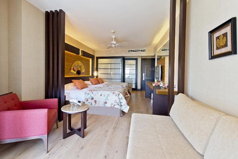 Limak Lara De Luxe Hotel & Resort image 1