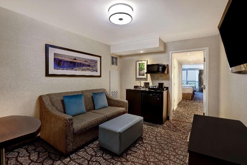 Embassy Suites Hotel Niagara Falls image 2