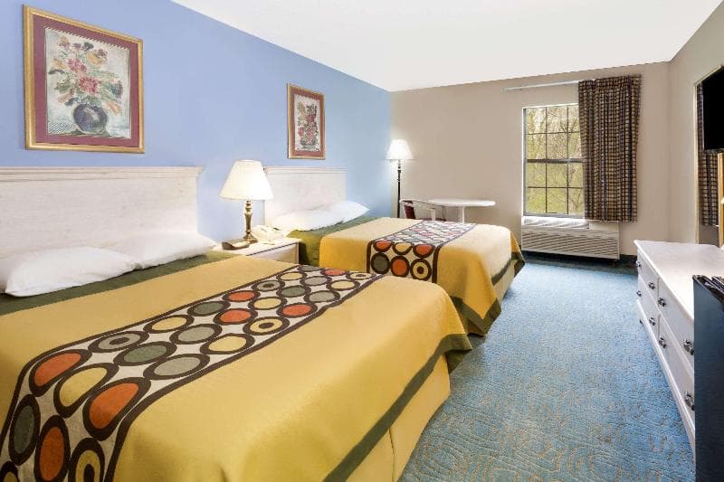 Super 8 by Wyndham Freeport image 1