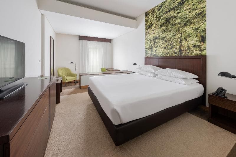 Neat Hotel Avenida image 1
