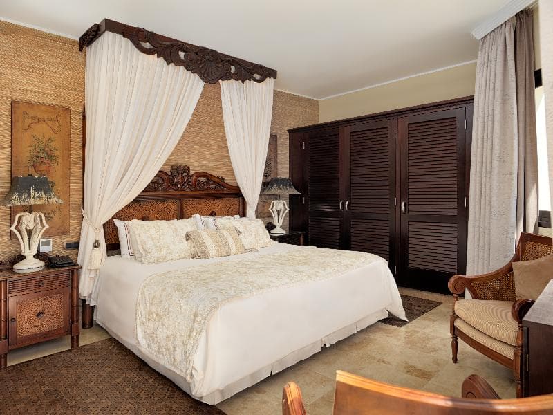 Royal Garden Villas image 2