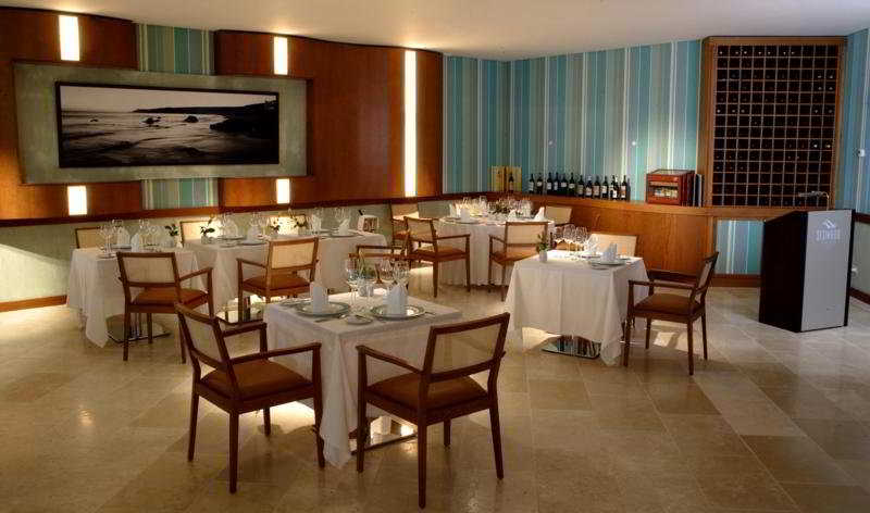 Sesimbra Oceanfront Hotel image 1