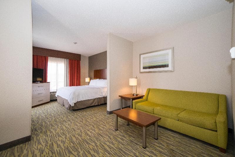 Stay at Holiday Inn Express & Suites Vicksburg