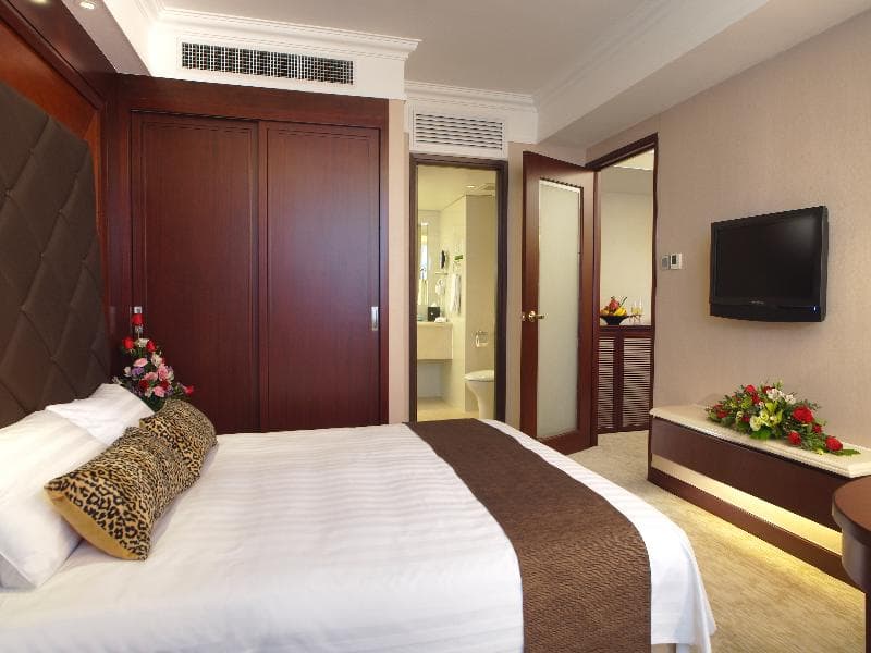 Metropark Hotel, Kowloon image 1