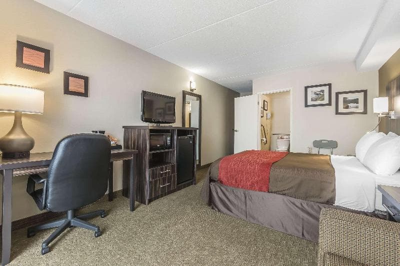 Comfort Inn Trenton image 1