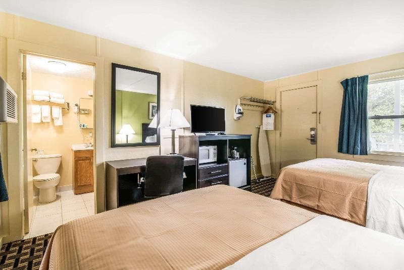 Rodeway Inn image 1