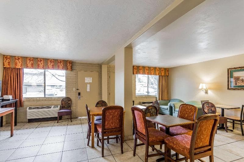 Econo Lodge Downtown Salt Lake City image 2