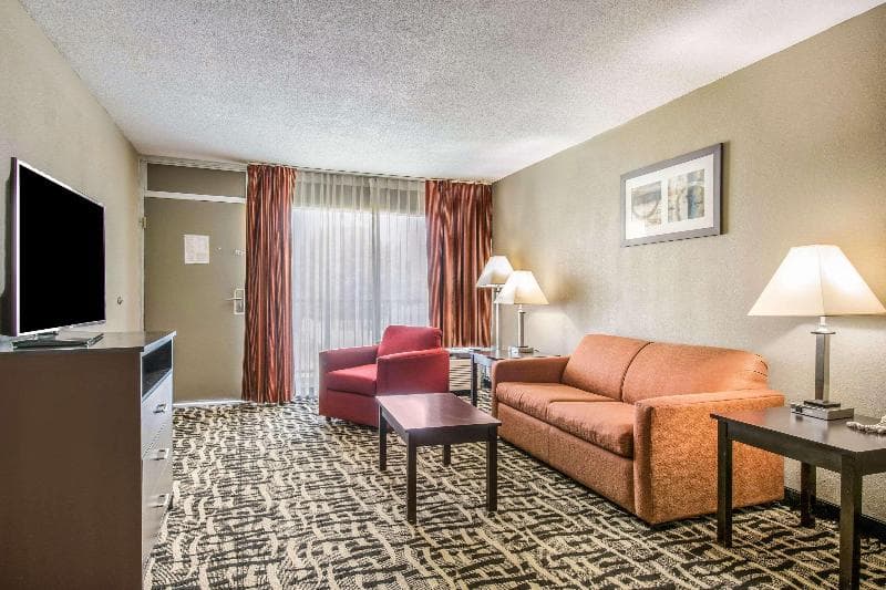 Quality Inn & Suites York East - Main View
