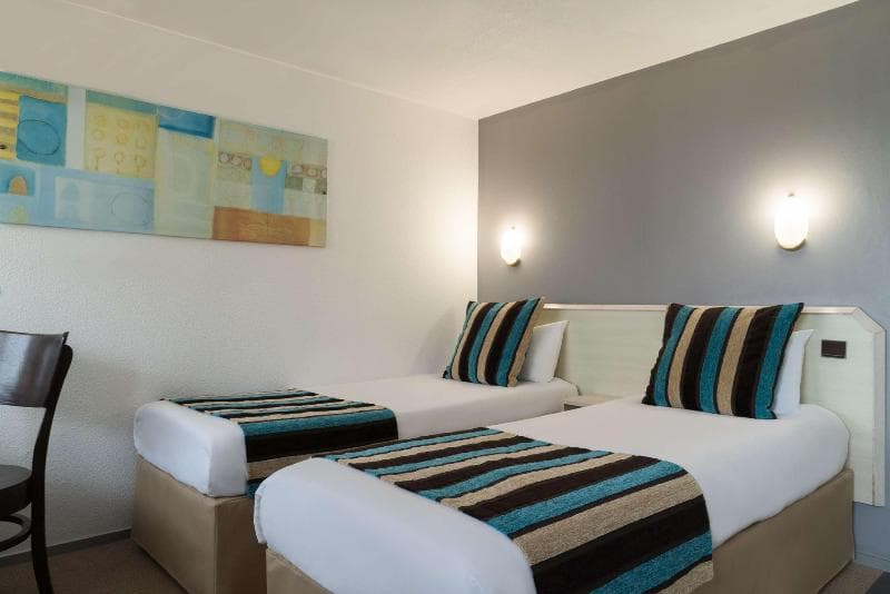 Sure Hotel by Best Western Biarritz Aeroport image 1