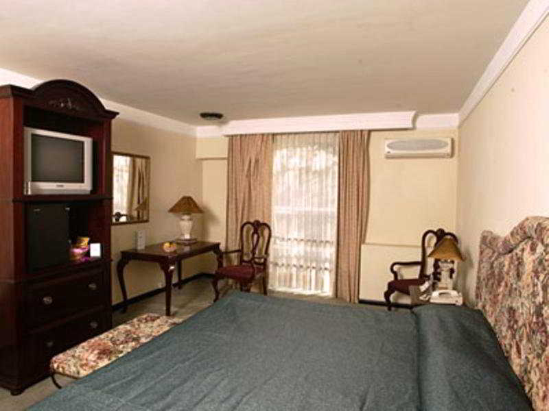 Plaza Camelinas Hotel image 2
