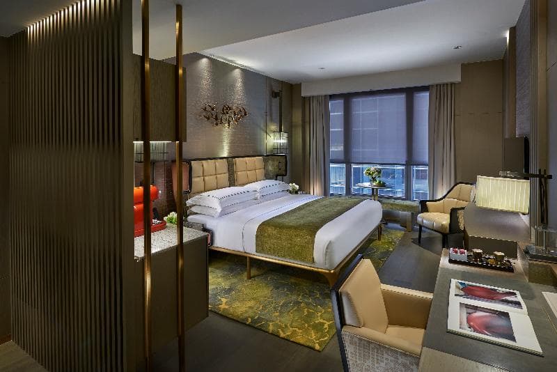 Stay at The Landmark Mandarin Oriental, Hong Kong