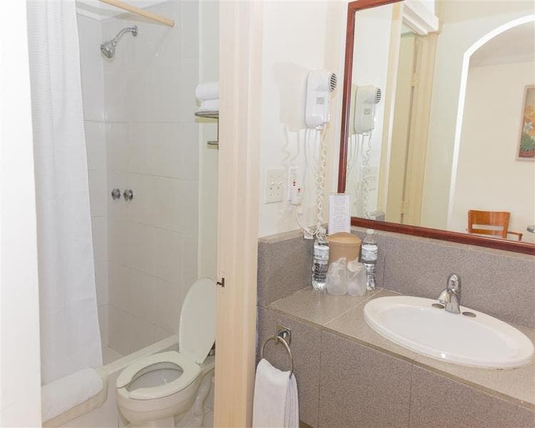 Hafersons Inn Hotel & Suites image 1