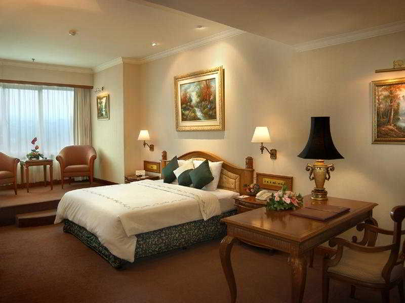 Stay at Grand Aquila