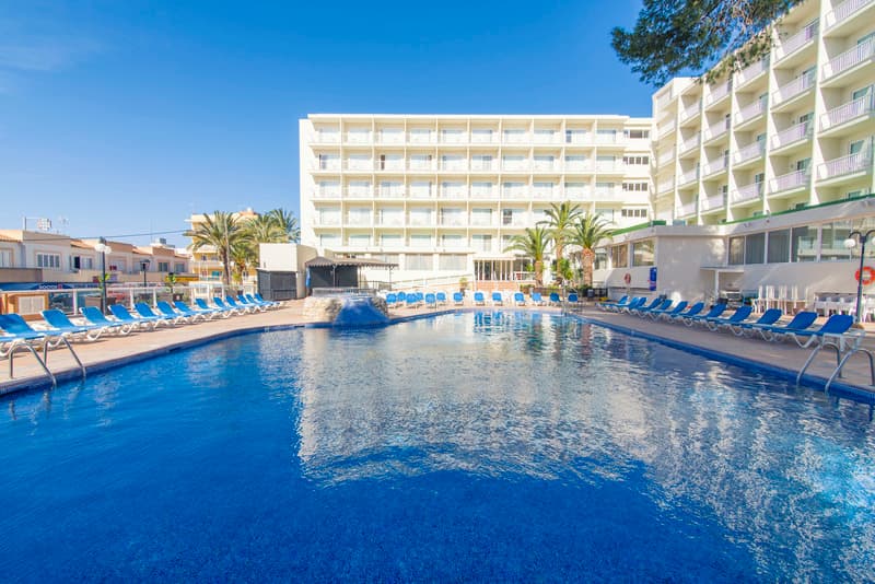 Stay at Hotel Coral Beach by MIJ