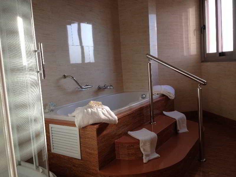 Montera Plaza image 2
