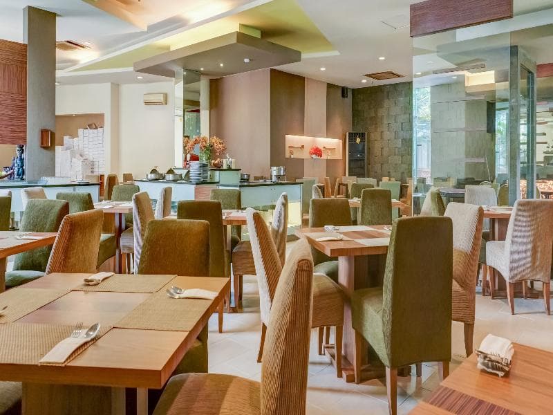 Townhouse OAK Hotel Grand Cikarang image 2