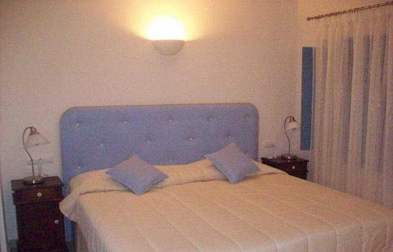 Absolute Bliss Imerovigli Suites image 2