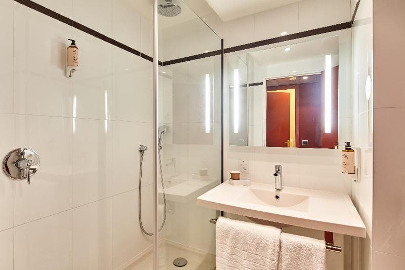 B&B HOTEL Saint-Quentin-en-Yvelines Centre Gare image 1