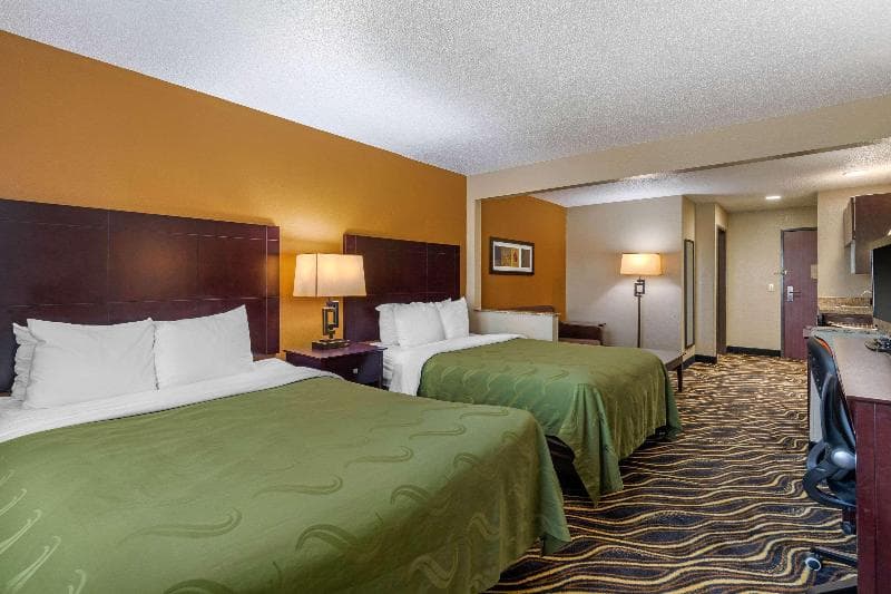 Quality Suites Addison-Dallas image 2