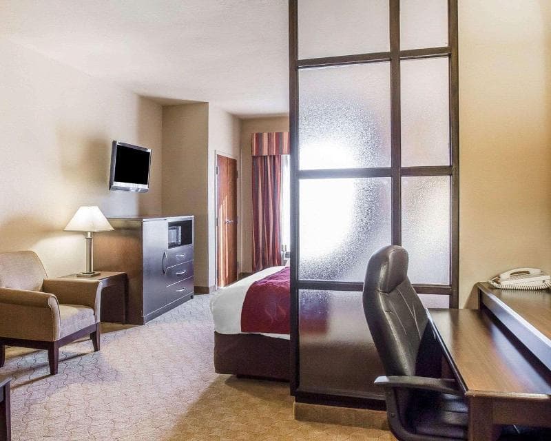 Comfort Suites image 1