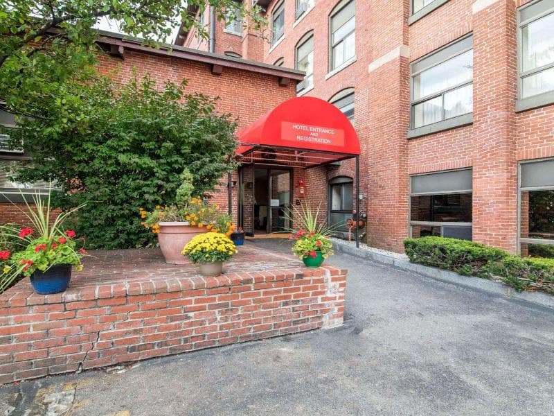 Econo Lodge Manchester image 2