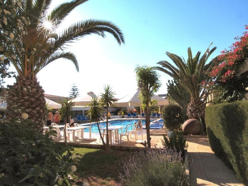 Tavros Hotel Apartments image 2