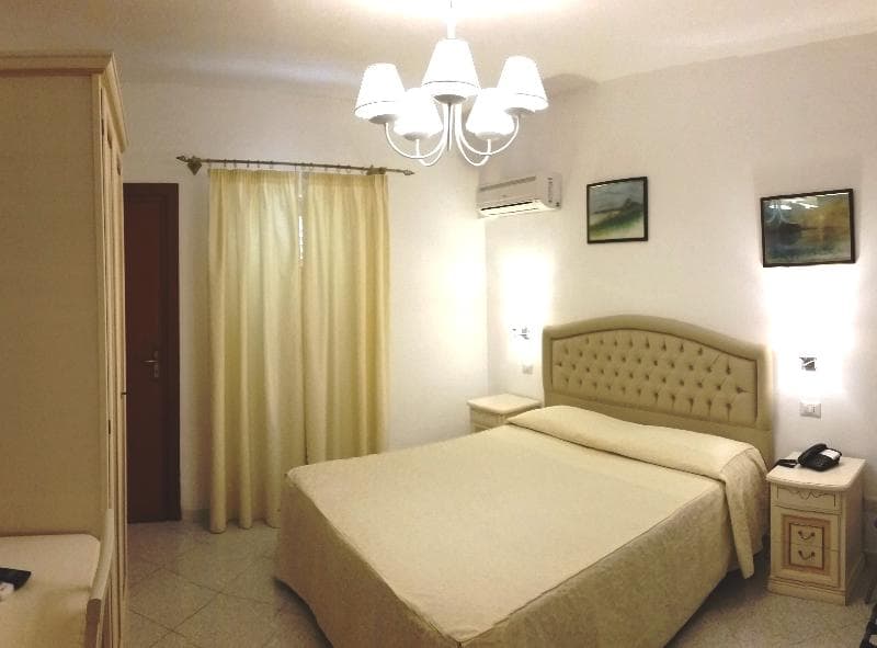La Perla image 2