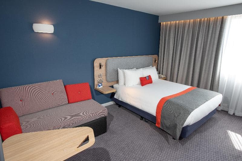 Knowsley Inn and Lounge image 2