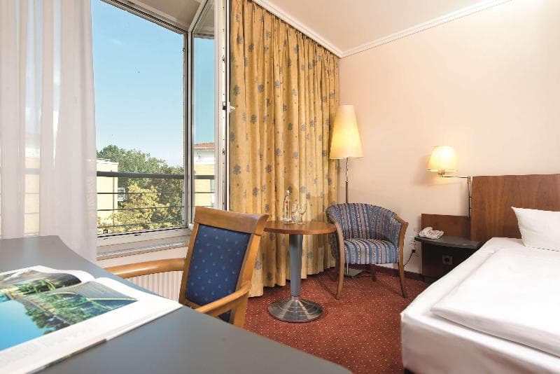 Seminaris Seehotel Potsdam image 1