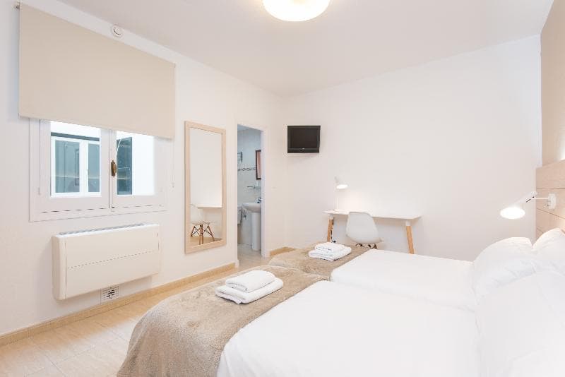 Hostal JUME - URBAN ROOMS image 1