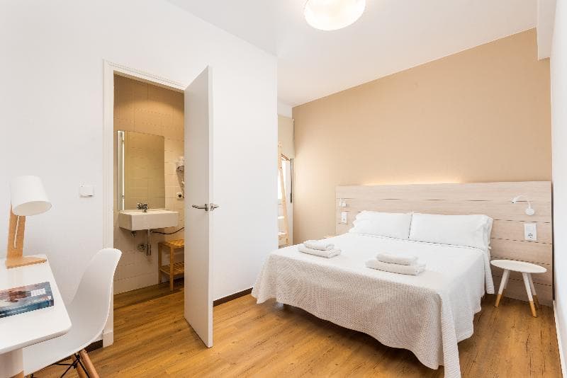 Hostal JUME - URBAN ROOMS image 2