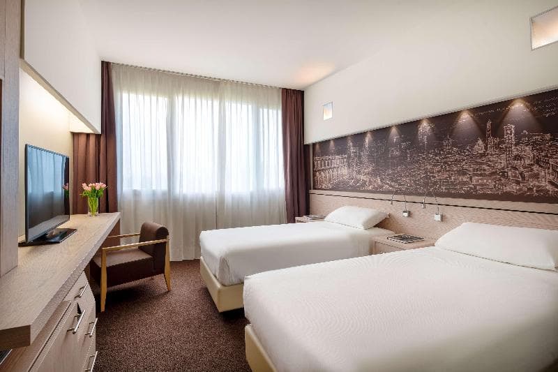 UNA HOTELS Bologna San Lazzaro image 2