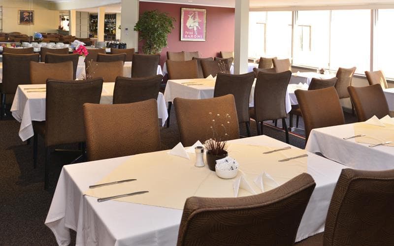 Twin Towers Inn image 1