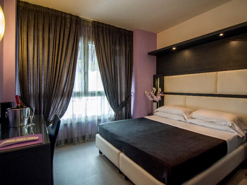 Golden Hotel image 2