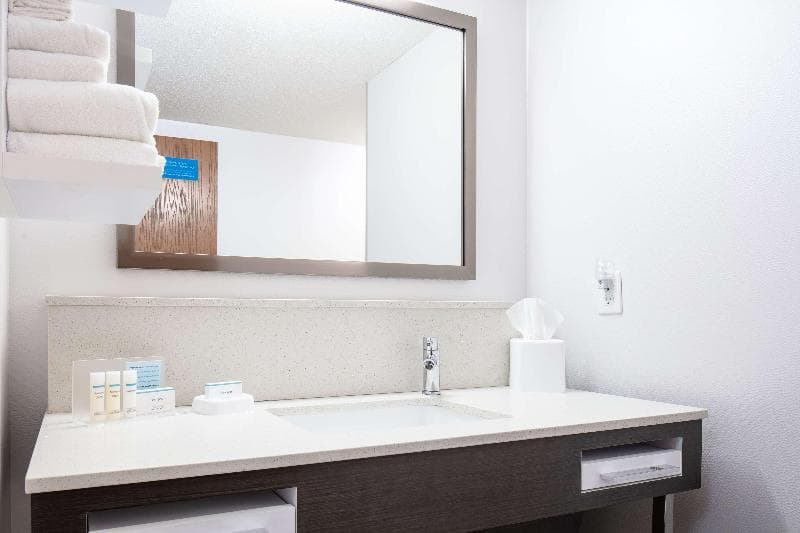 Hampton Inn Freeport image 2