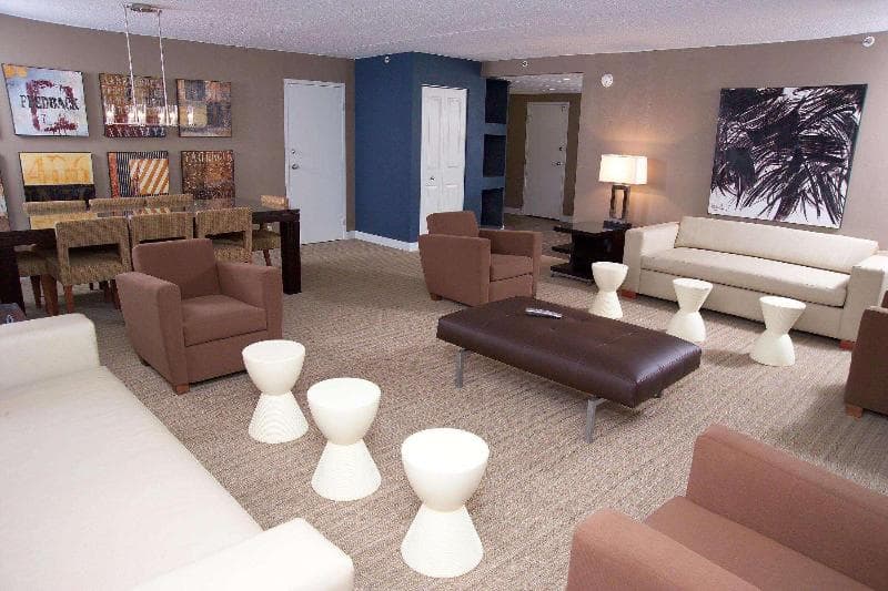 DoubleTree by Hilton St. Louis-Westport image 2
