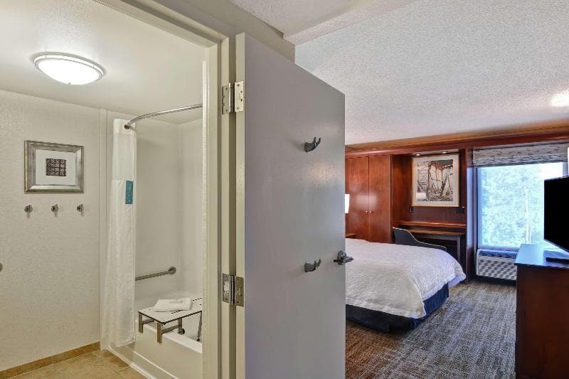 Stay at Hampton Inn Birmingham/Mountain Brook