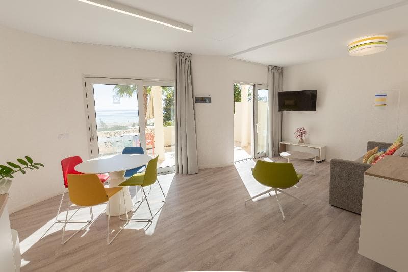 R2 Maryvent Beach Apartment image 1