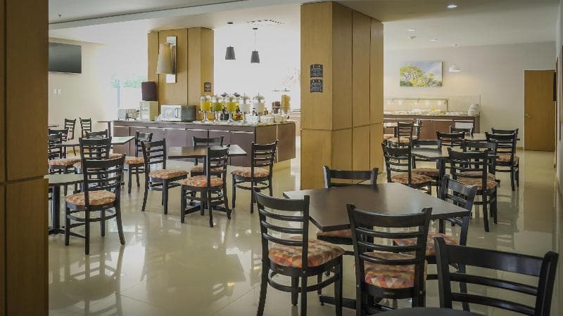 Staybridge Suites Guadalajara Expo image 2