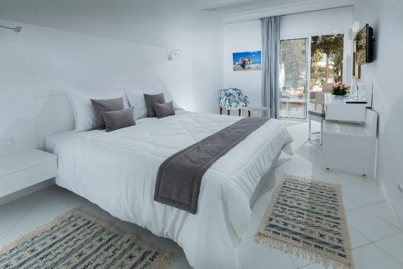 Hari Club beach resort image 1