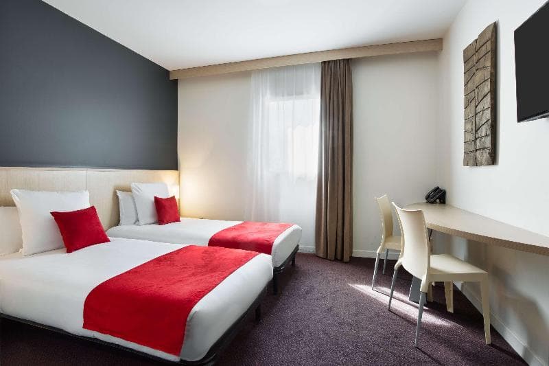 Sure Hotel by Best Western Nantes Beaujoire image 2